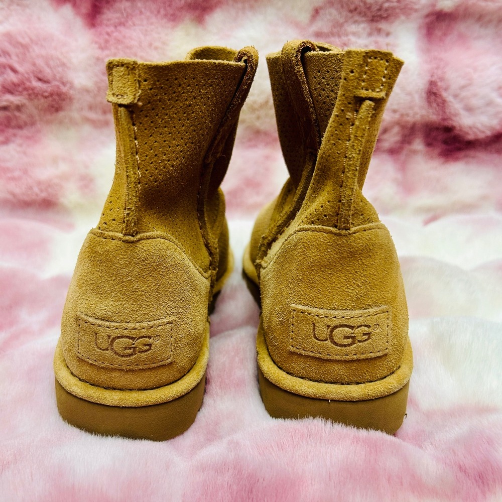 UGG Classic Unlined Mini Perf Tan Suede Ankle Boots 1016852 Size 7 Womens - Picture 5 of 7